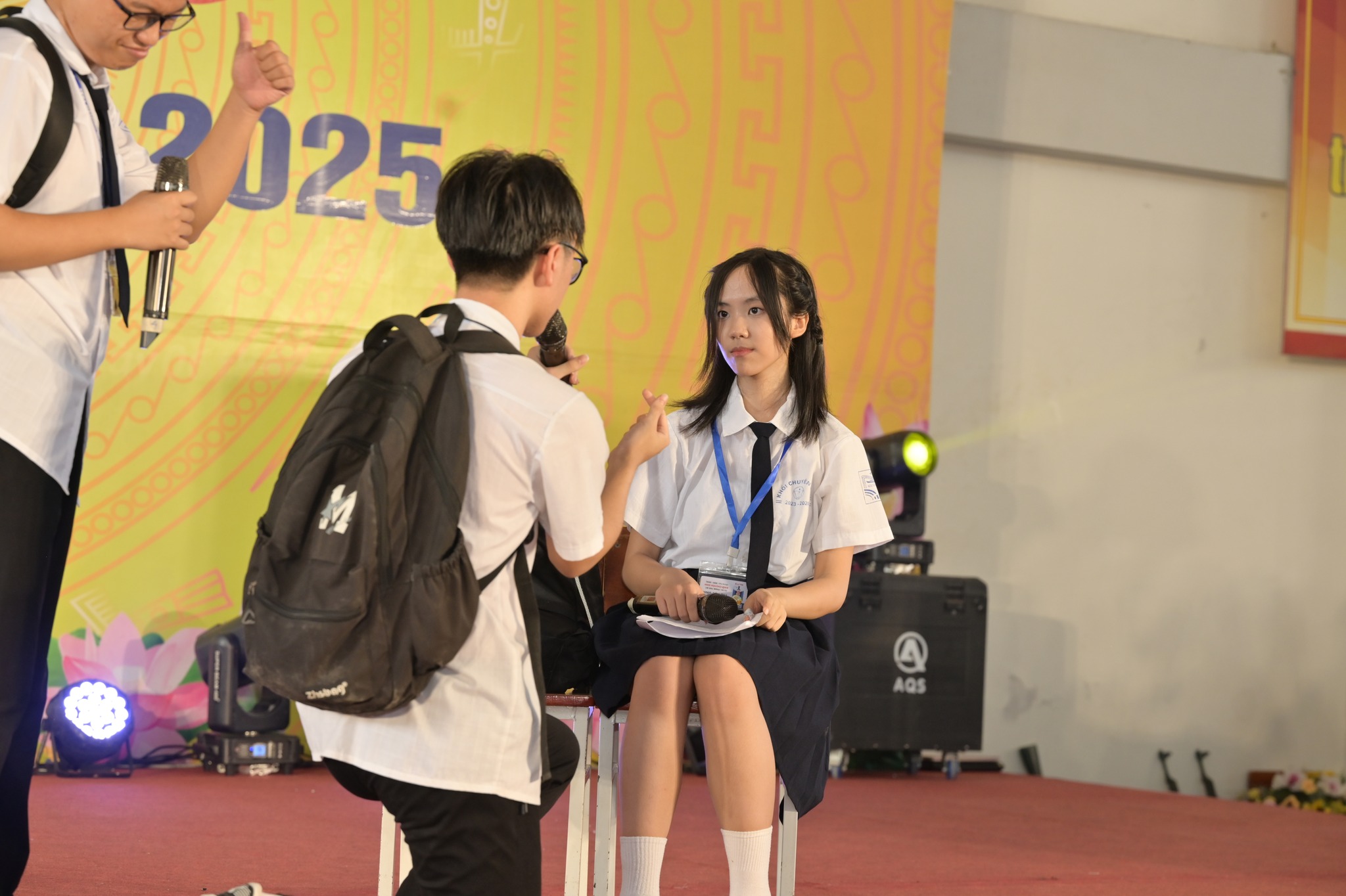 Nhấn để phóng to